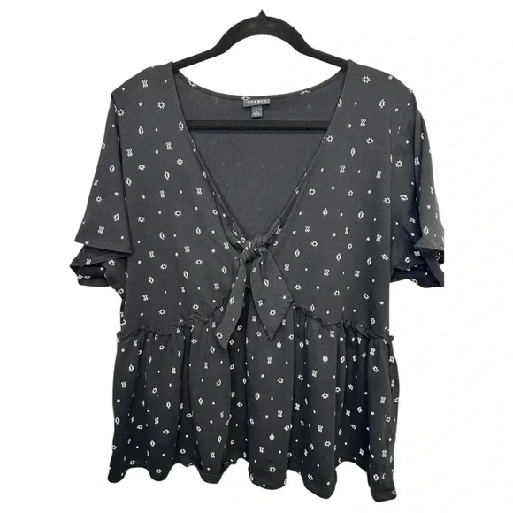 Torrid Top Womens 1X Short Flutter Sleeve V-Neck Peplum Black All Over Print - Picture 1 of 5